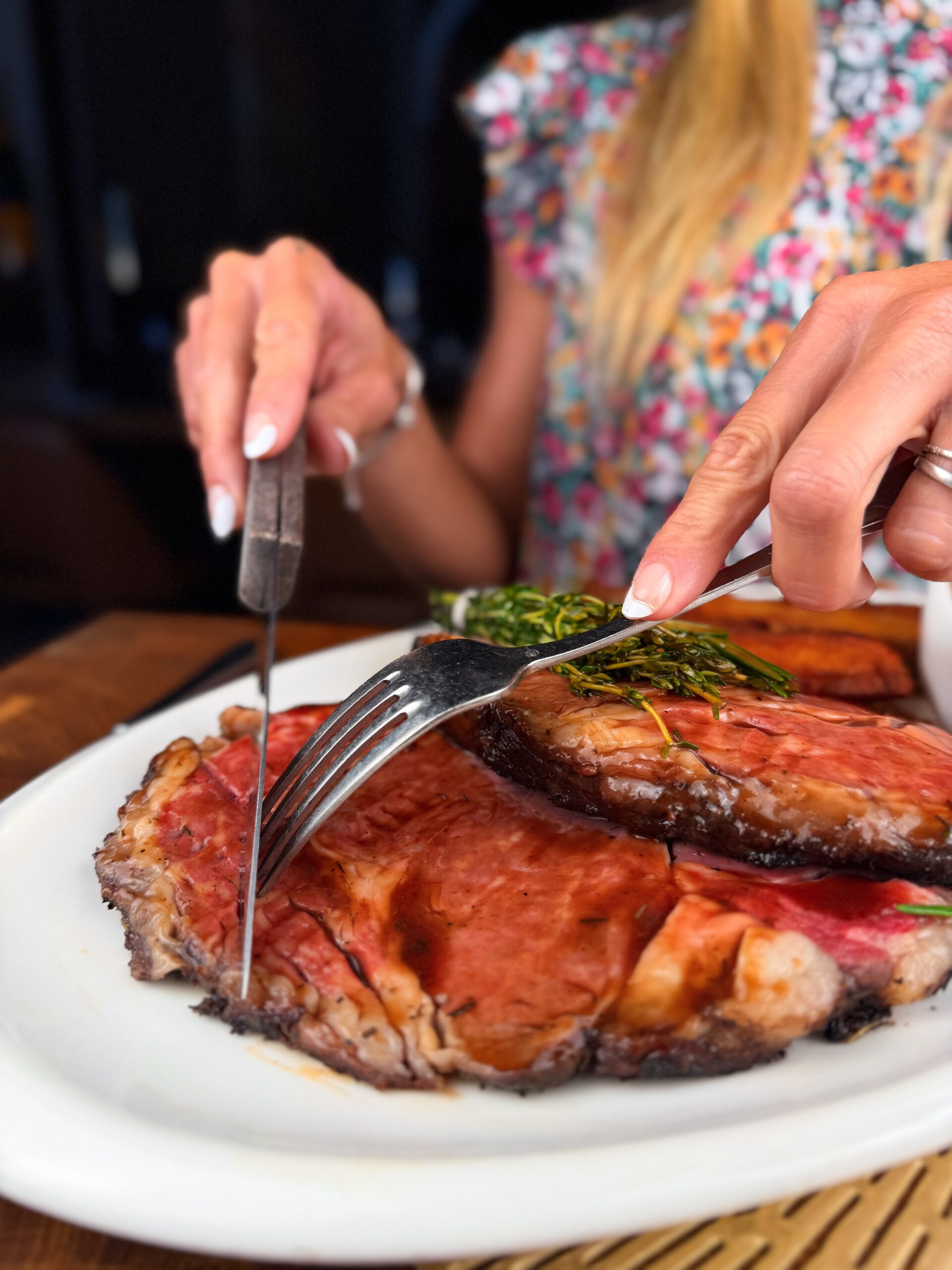 IMC Restaurant and Bar Prime Rib Being Sliced